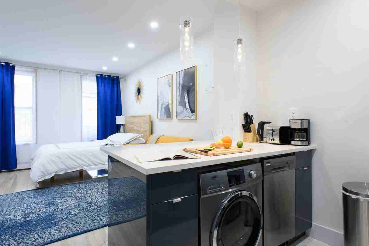 1597 York Ave - Photo 3 of 50