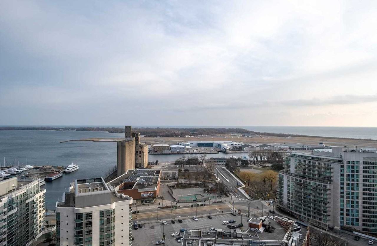 17 Bathurst Street #2216