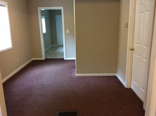 832 S Pershing Ave - Photo 3 of 7