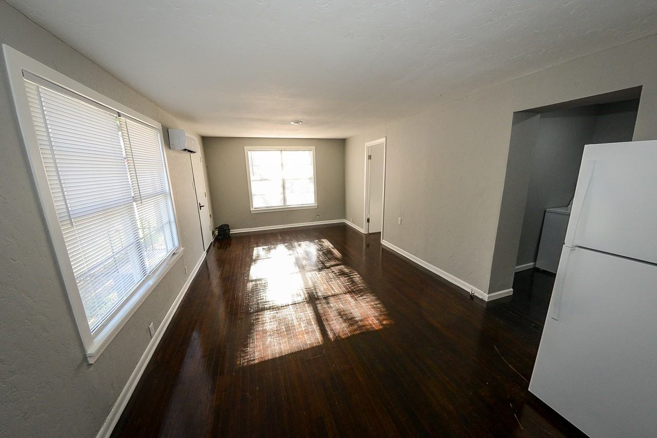 416 N Austin Ave #1 - Photo 2 of 6