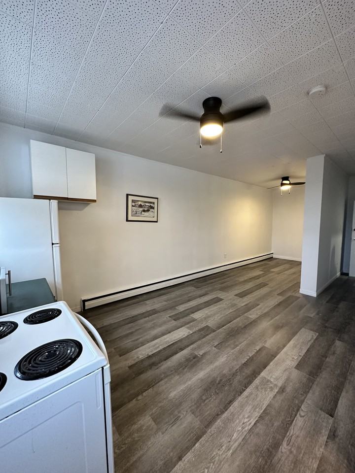 Pen Gold Building Apartments Simcoe St N & Bond St W 1, Oshawa, ON