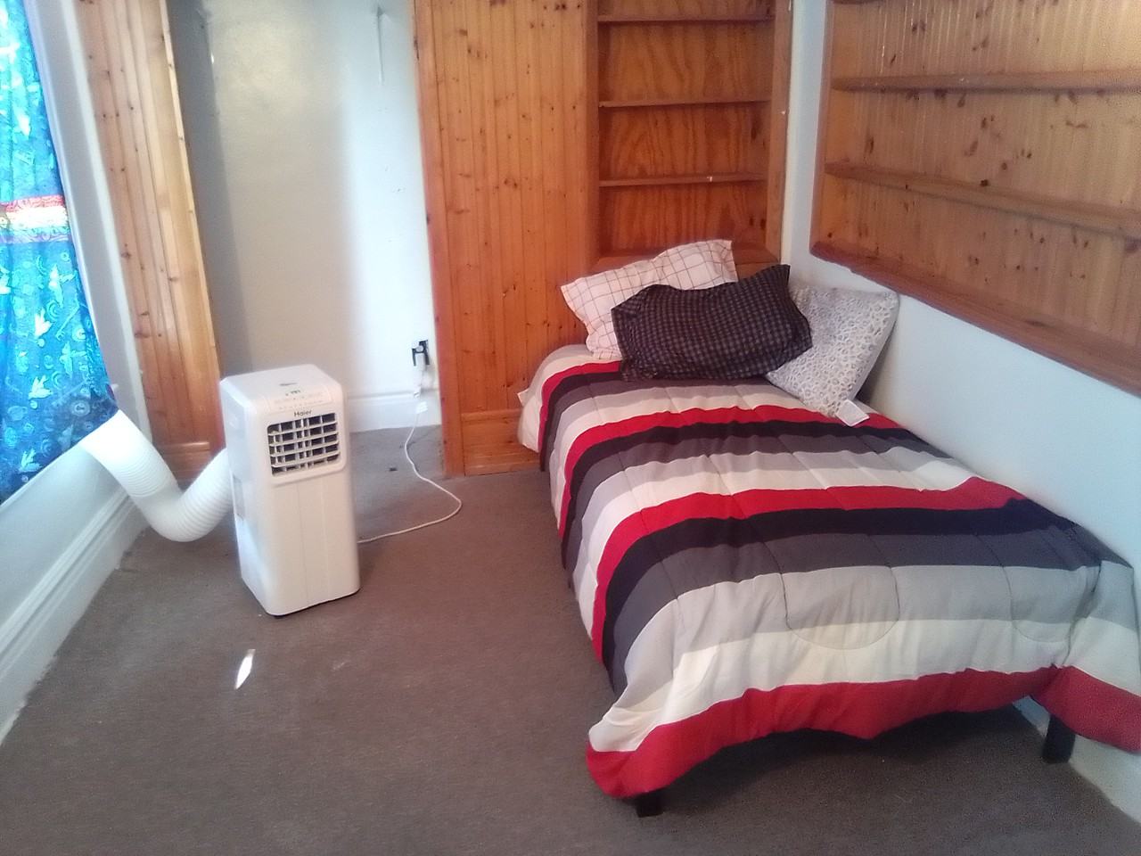 Elmwood Village Flat - Photo 3 of 3