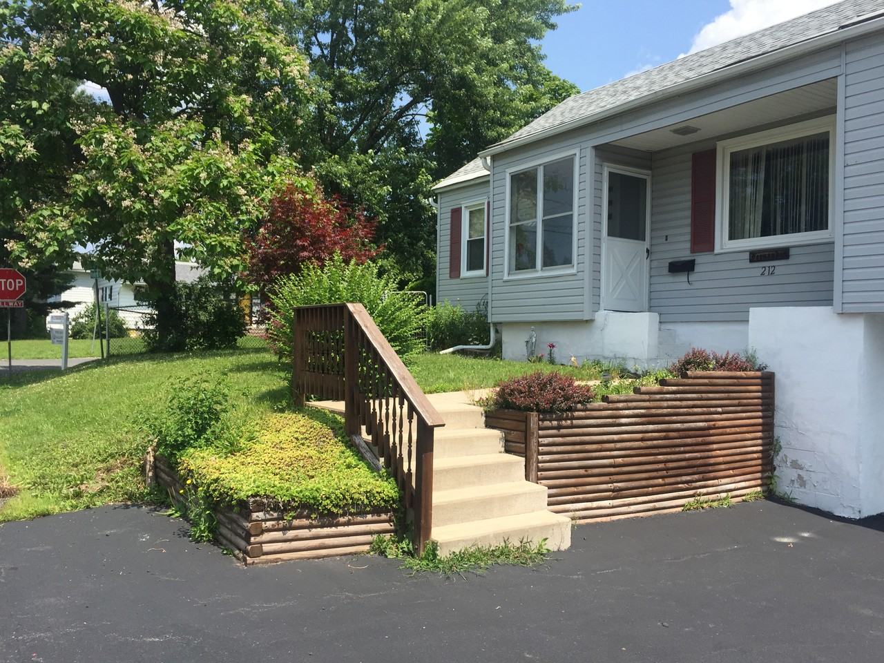 212 Mayers St - Photo 3 of 4