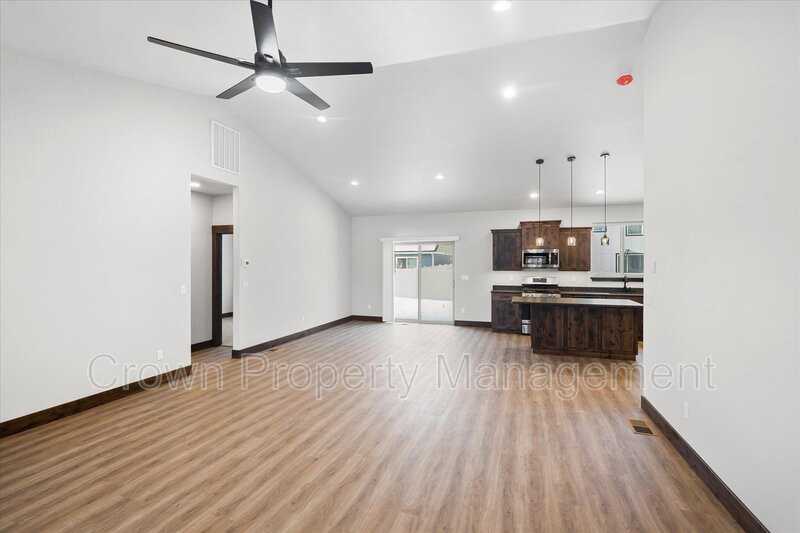 4046 Snowberry Ave - Photo 4 of 25