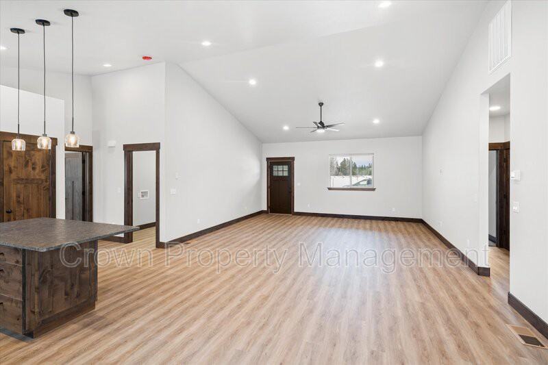 4046 Snowberry Ave - Photo 5 of 25