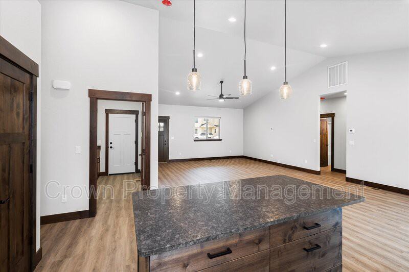 4046 Snowberry Ave - Photo 7 of 25