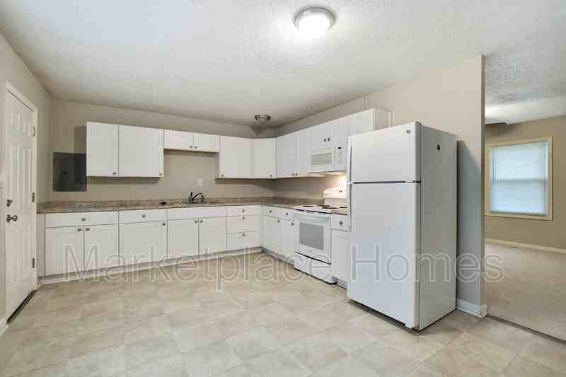 1805 Miller Dr - Photo 3 of 14