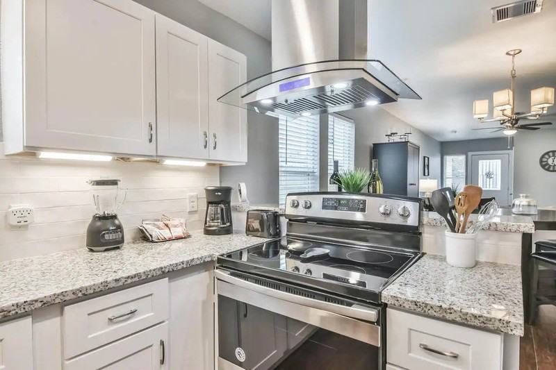 1212 Hamblen St - Photo 5 of 50