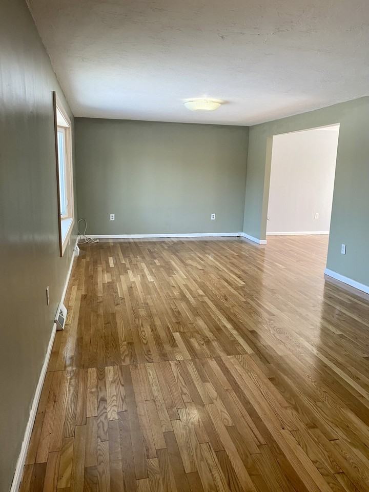 30 Country Club Dr - Photo 3 of 18