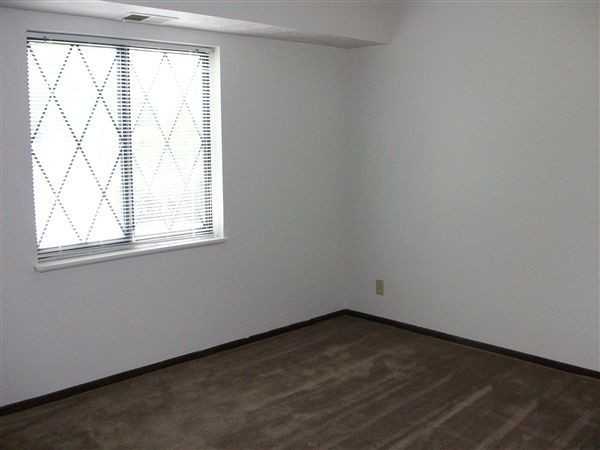 Indian Hills Apartments/Townhouses 400 Cleveland St, Dowagiac, MI