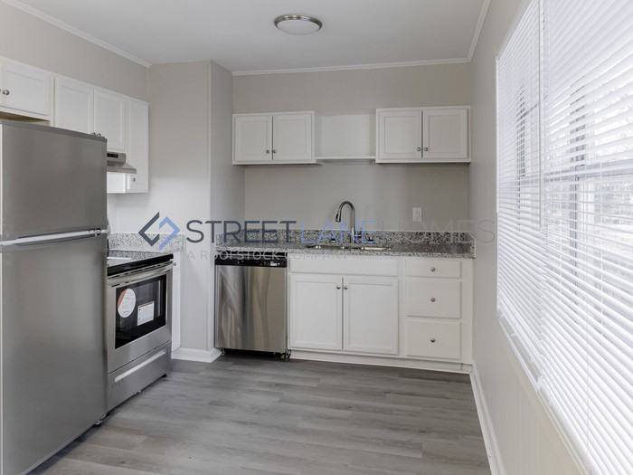 2965 Celeste Dr - Photo 3 of 18