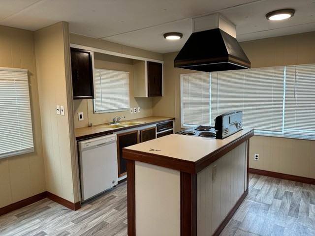 152 Camelot Dr - Photo 3 of 36