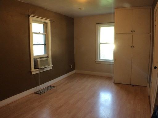 1920 N Summit Ave - Photo 3 of 12