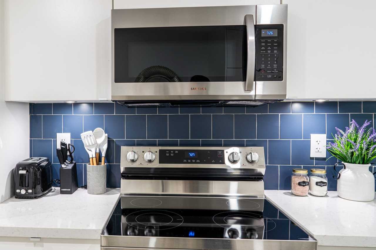 1063 Montroyal Boulevard - Photo 3 of 12