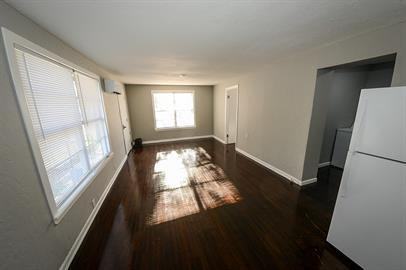 416 N Austin Ave - Photo 3 of 7