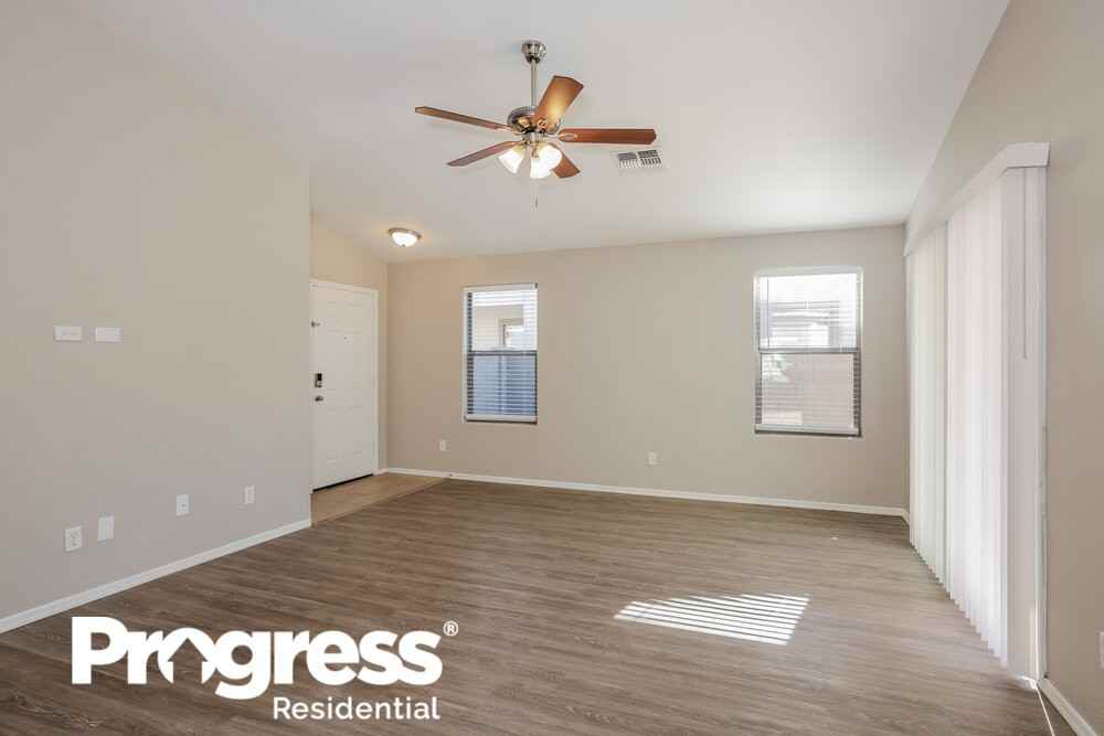 8137 W Globe Ave - Photo 3 of 16