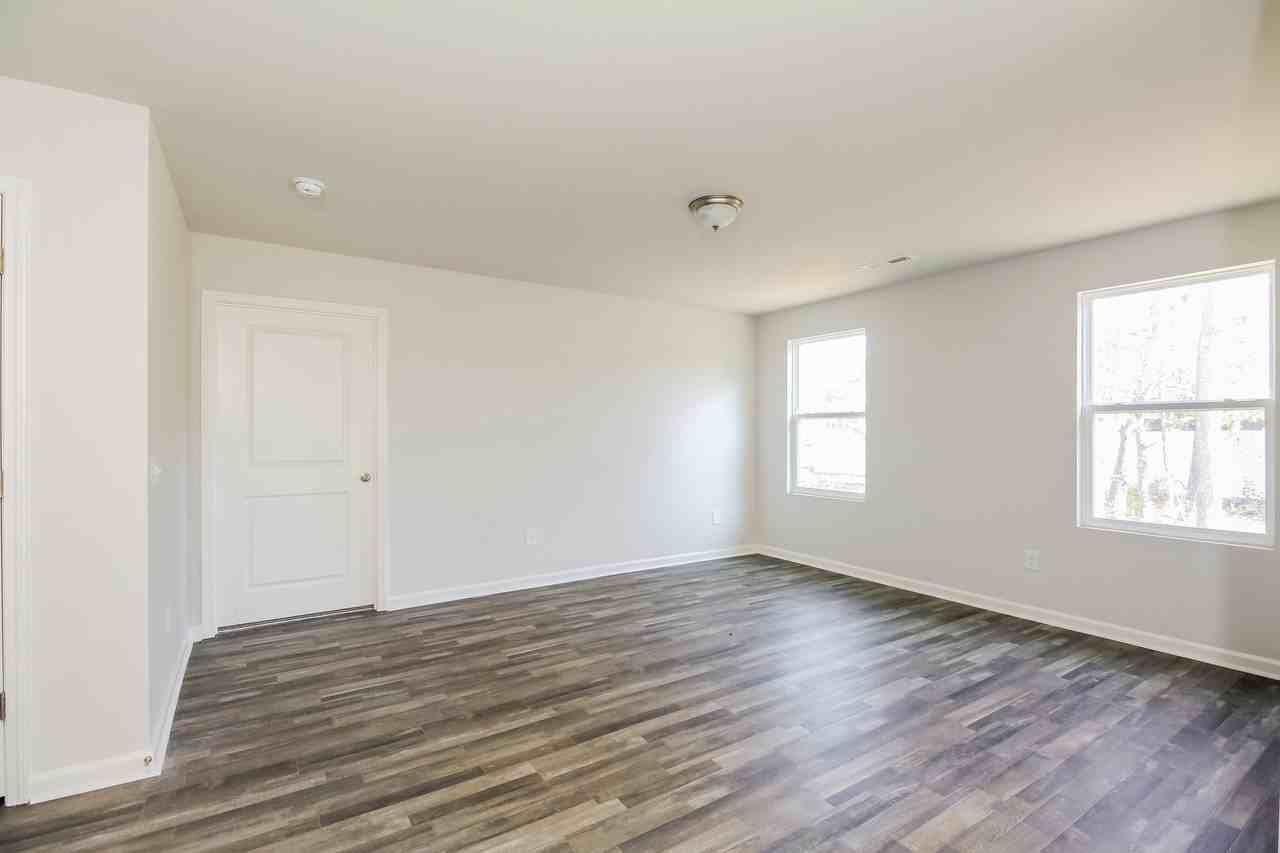 204 Spencer Dr - Photo 2 of 26