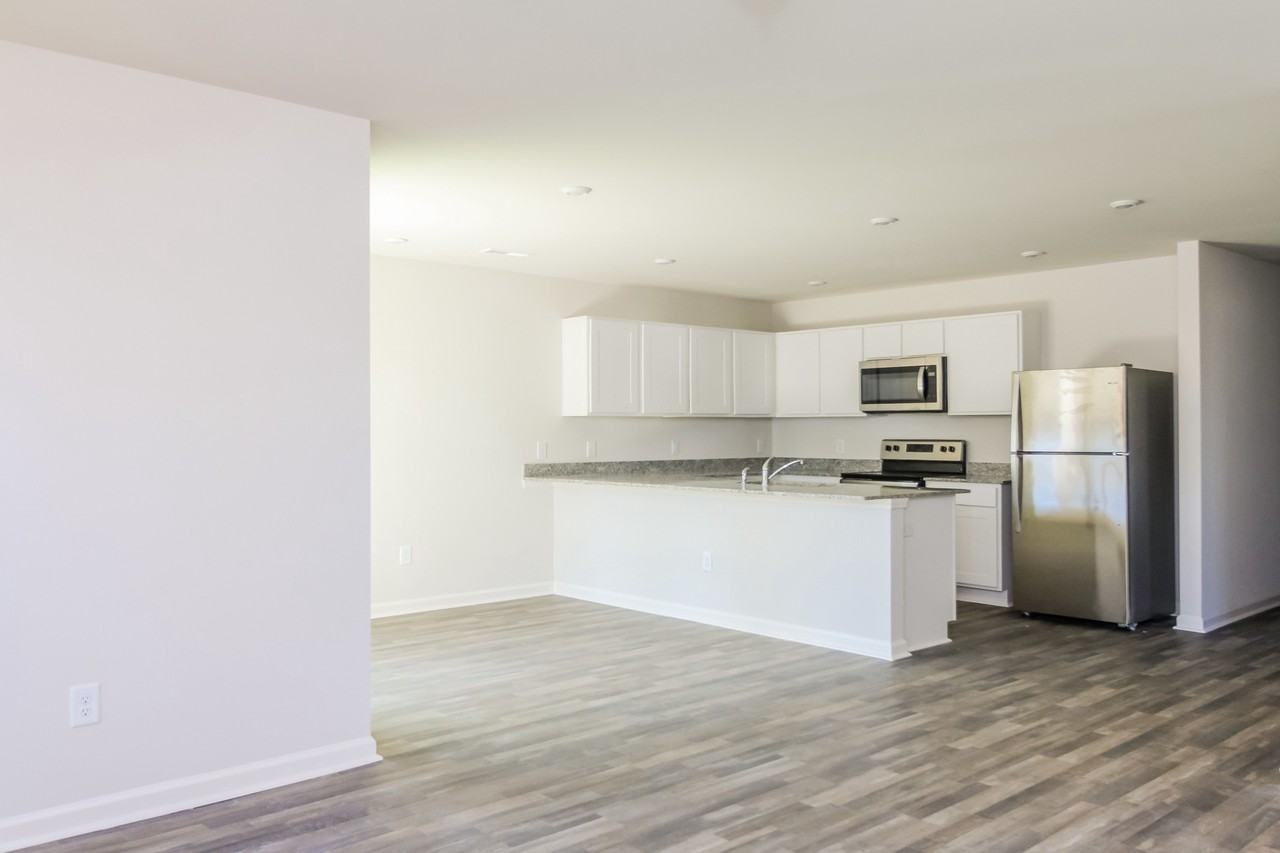 204 Spencer Dr - Photo 3 of 26