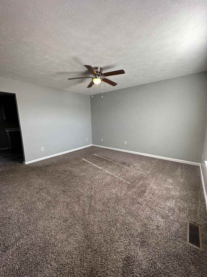 1058 Bush Ave - Photo 2 of 11