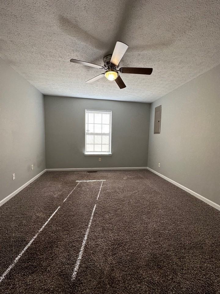 1058 Bush Ave - Photo 6 of 11