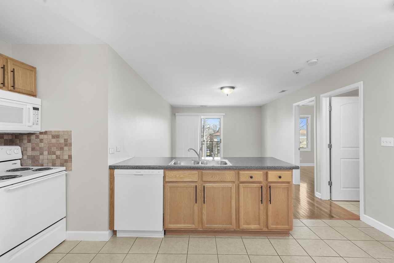 3423 Ridgeland Ave #203 - Photo 5 of 23