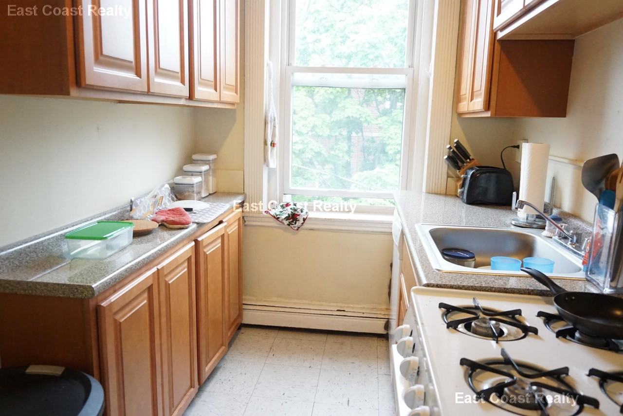 81 Empire St #8 - Photo 2 of 5