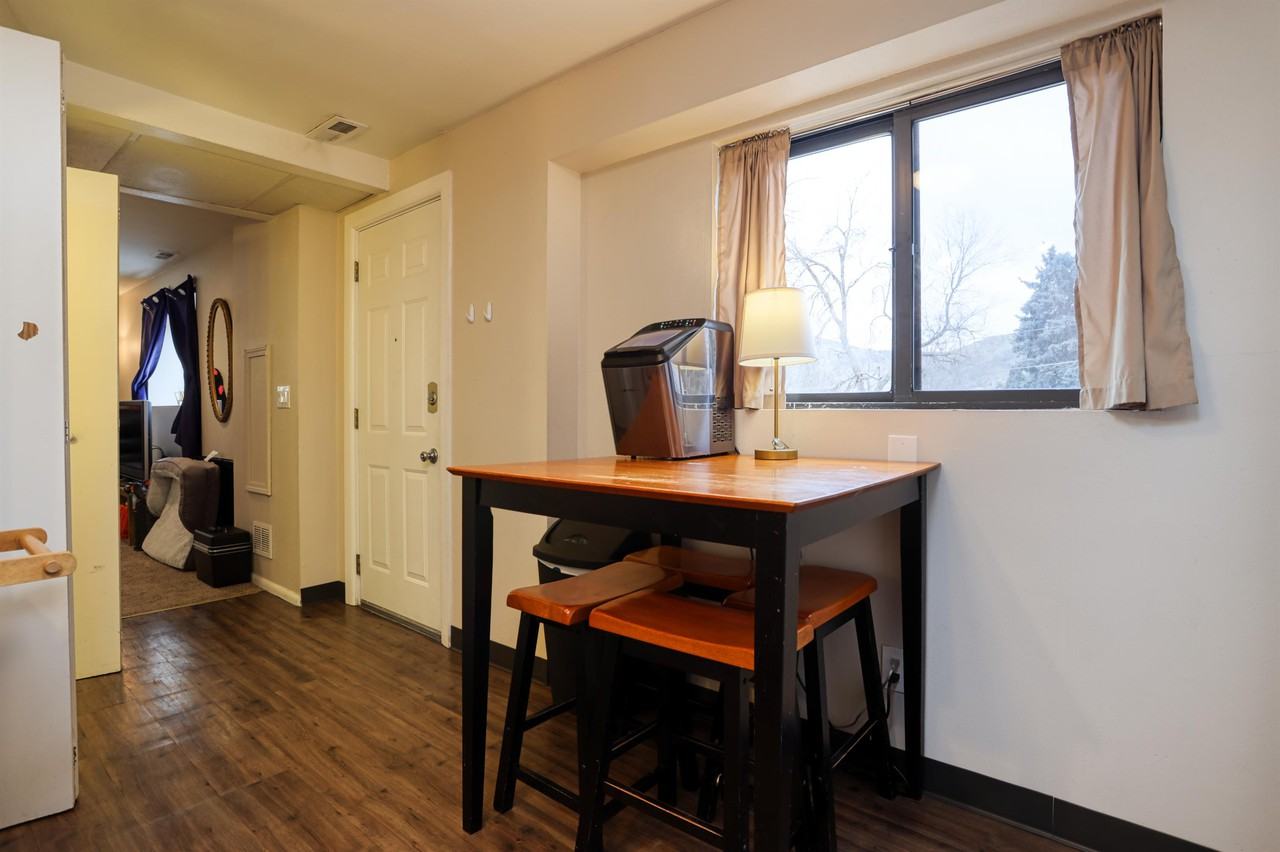 208 N Ford St #B - Photo 4 of 11