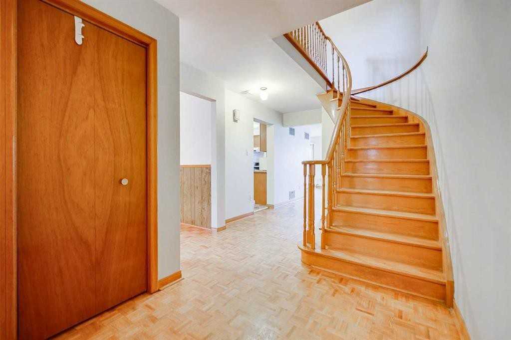 4410 Shelby Crescent - Photo 2 of 26
