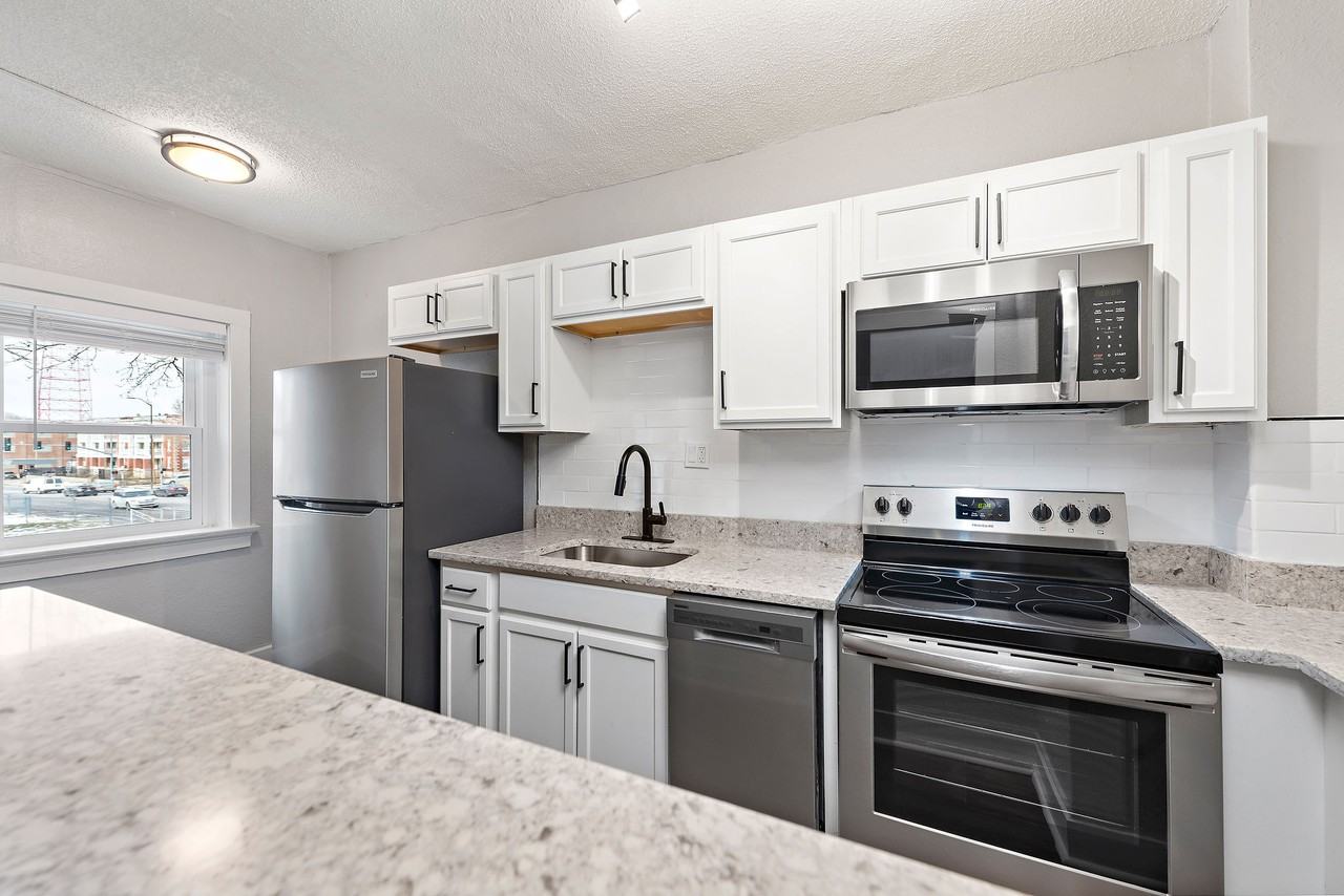 901 E Linwood Blvd - Photo 3 of 11