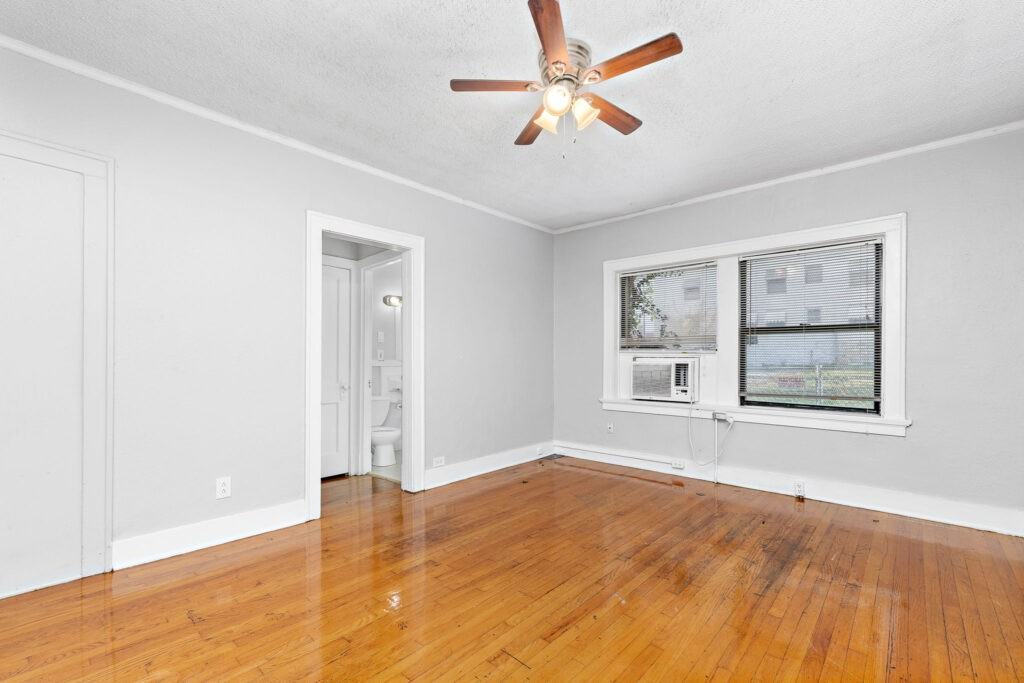 901 E Linwood Blvd - Photo 7 of 11