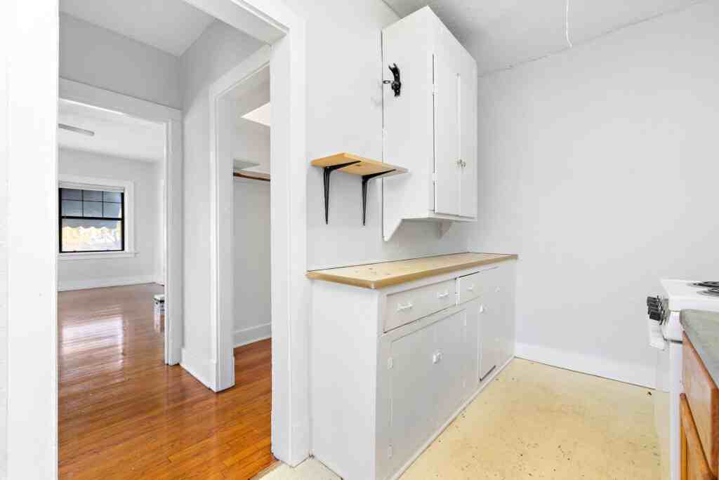 901 E Linwood Blvd - Photo 5 of 11