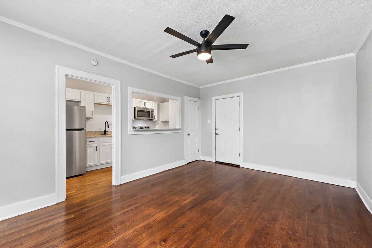 901 E Linwood Blvd - Photo 6 of 11