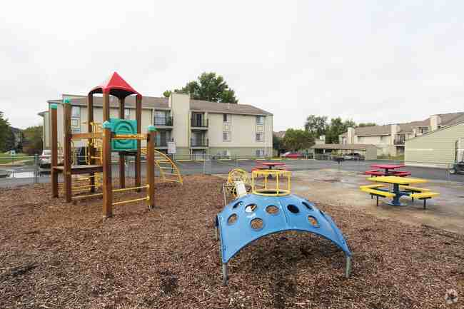 1300 Nw Candletree Dr - Photo 4 of 5