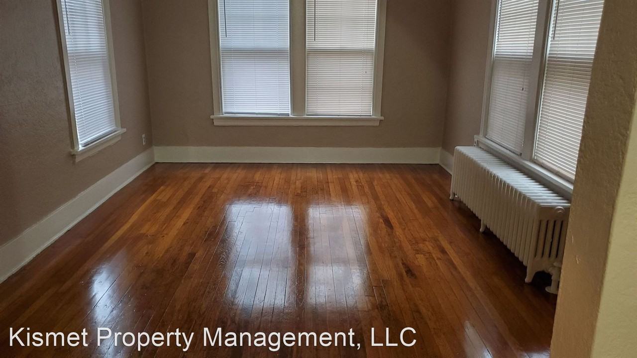 762 Melrose St - Photo 3 of 9