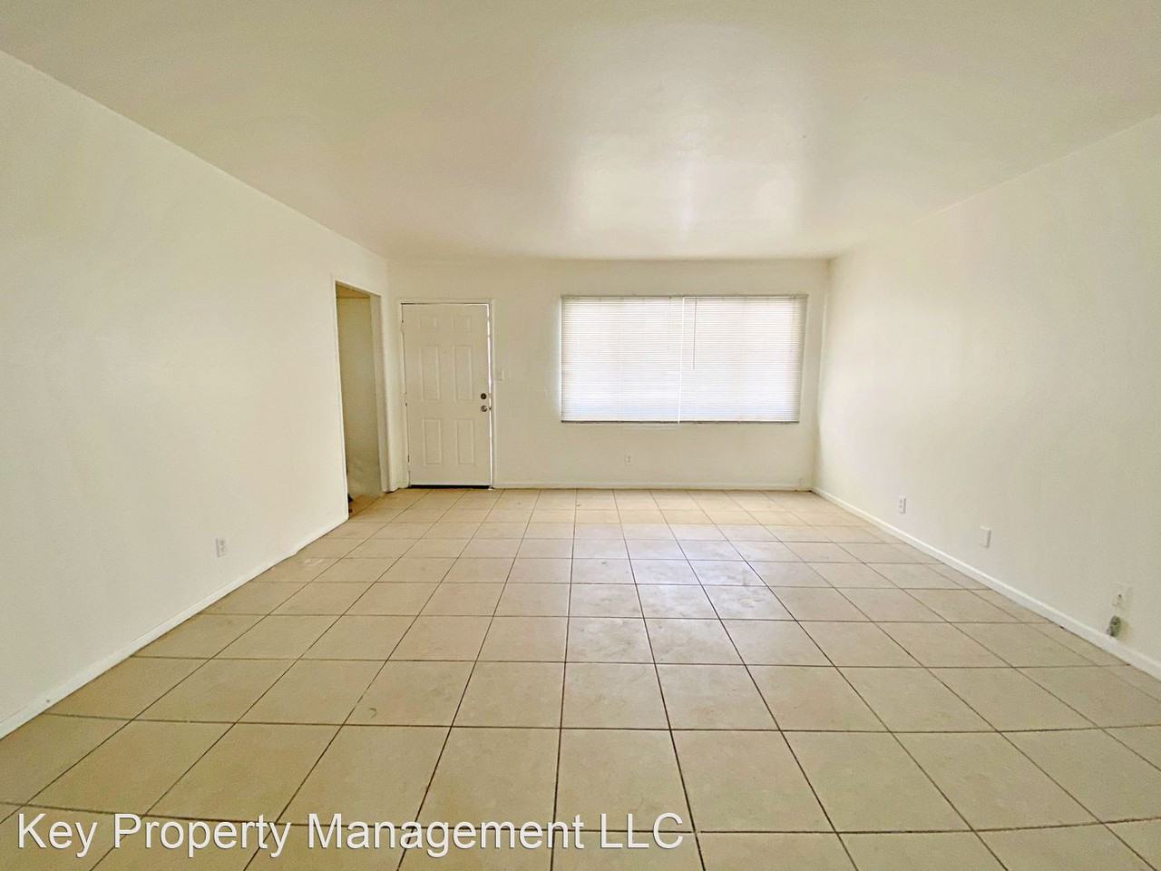 1904 Rexford Dr - Photo 2 of 15