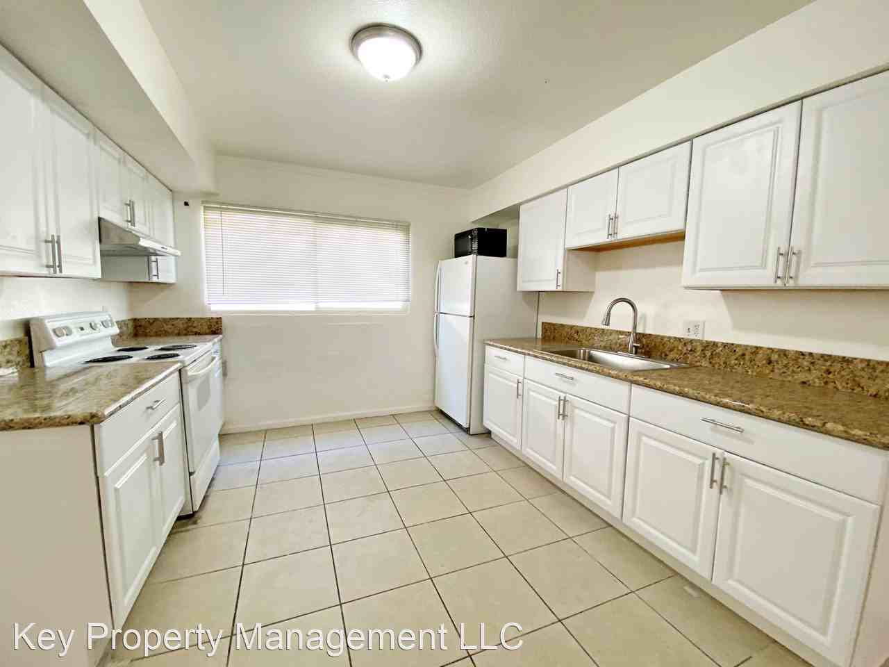 1904 Rexford Dr - Photo 3 of 15