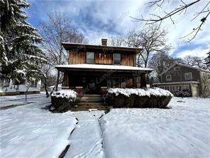 139 E Davis St - Photo 3 of 42