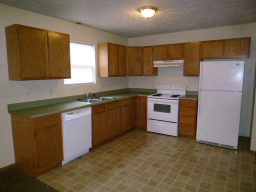 679 N 25th St - Photo 3 of 6