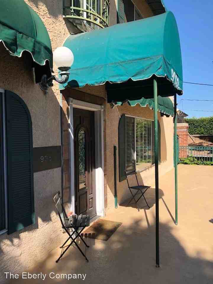 9031 Phyllis Ave - Photo 2 of 4