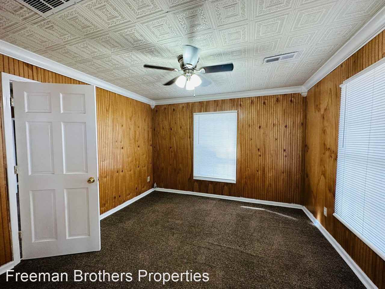 305 17th St - Photo 3 of 8