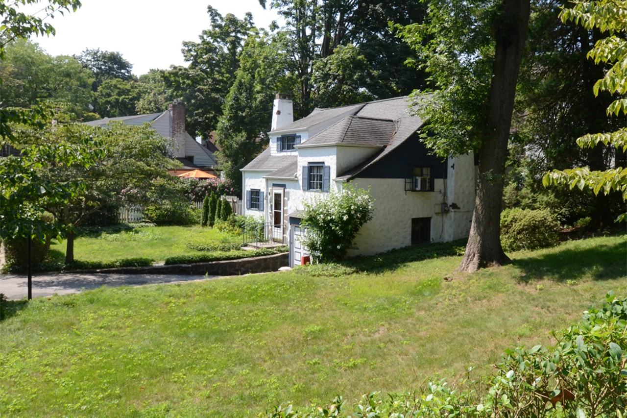 5 Valley Stream Rd W - Photo 2 of 16