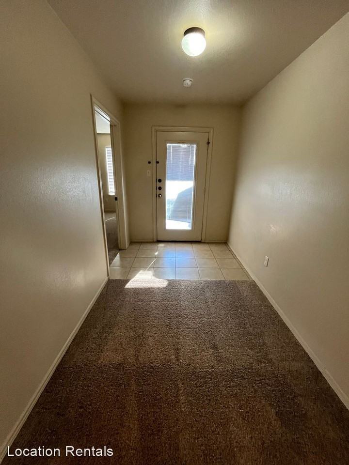 3205 112th St - Photo 3 of 17
