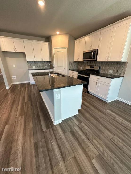 3401 Triumph Dr - Photo 2 of 18