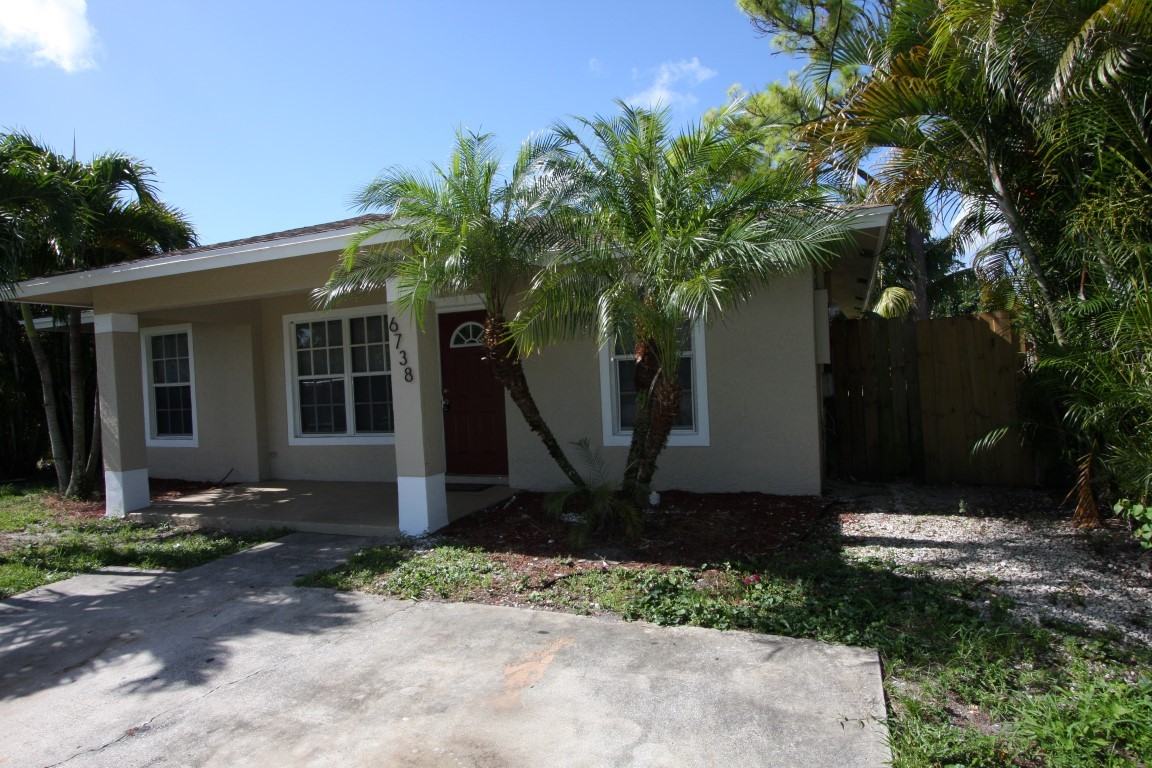 6738 4th St - Photo 2 of 37