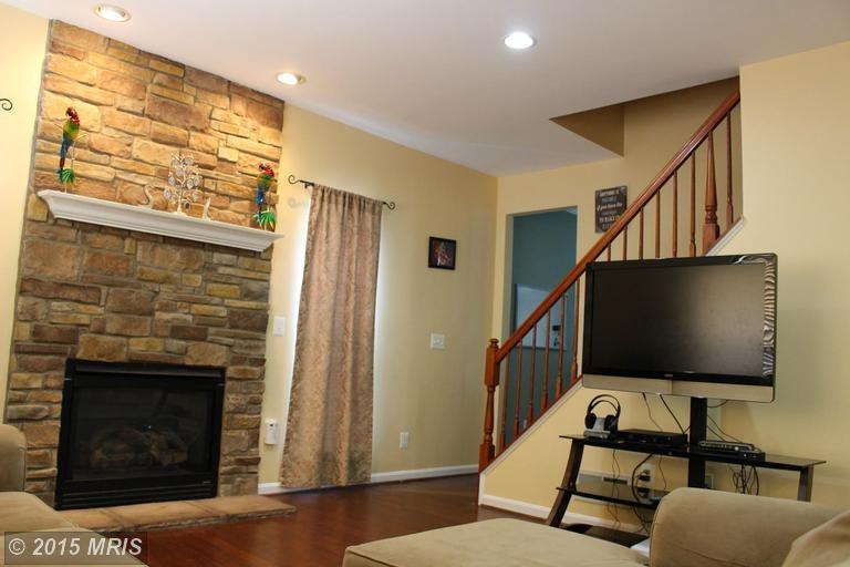 21425 Humbolt Square - Photo 3 of 30