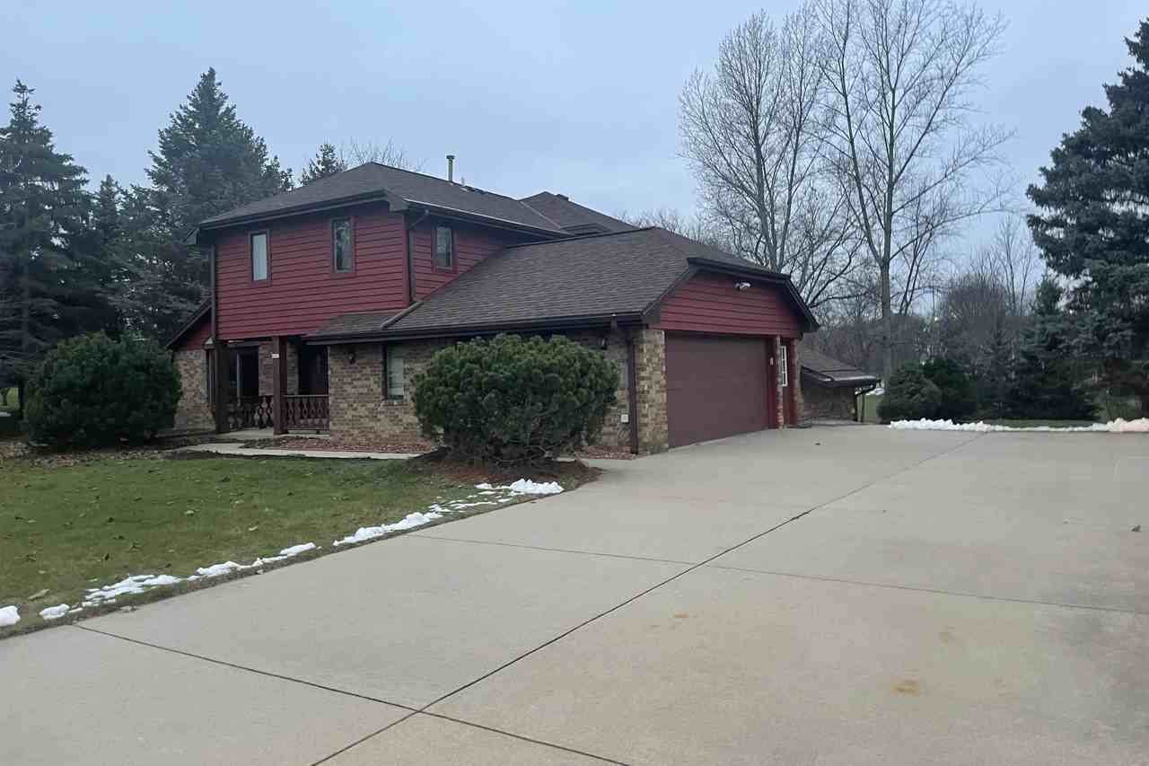 4365 S 114th St - Photo 2 of 27