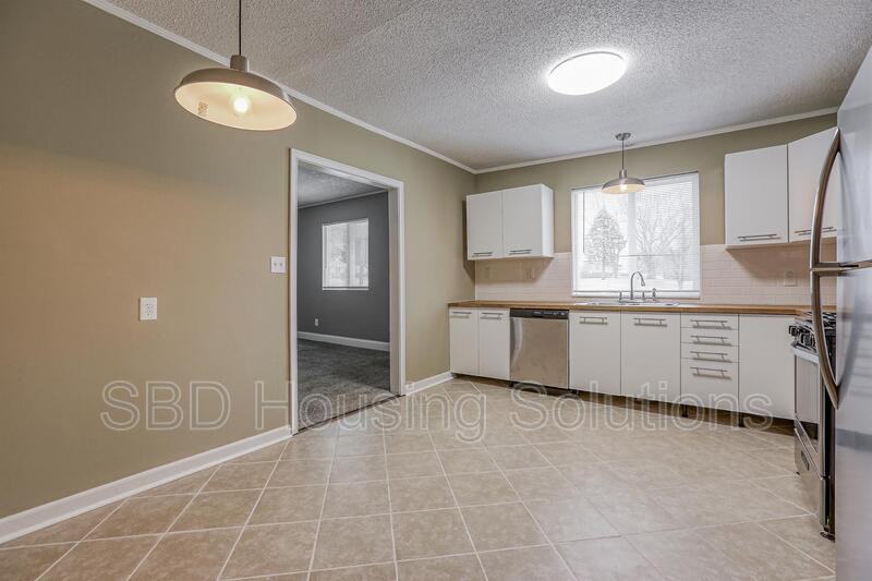 1027 E Parker Ave - Photo 7 of 13