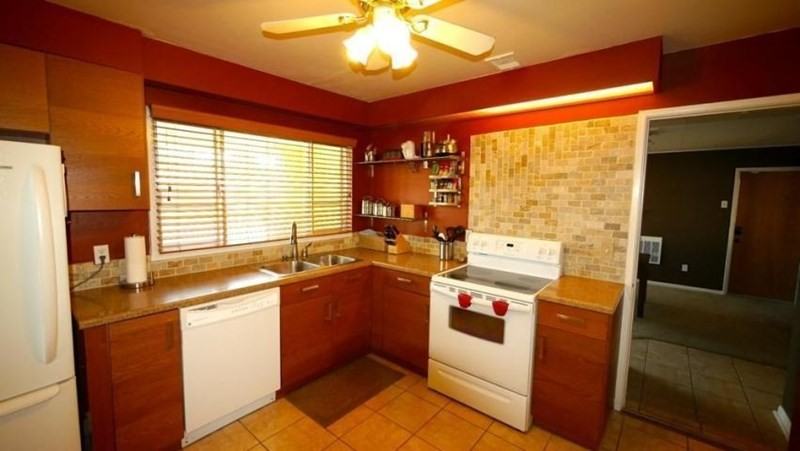 1701 Vermont St NE - Photo 3 of 21