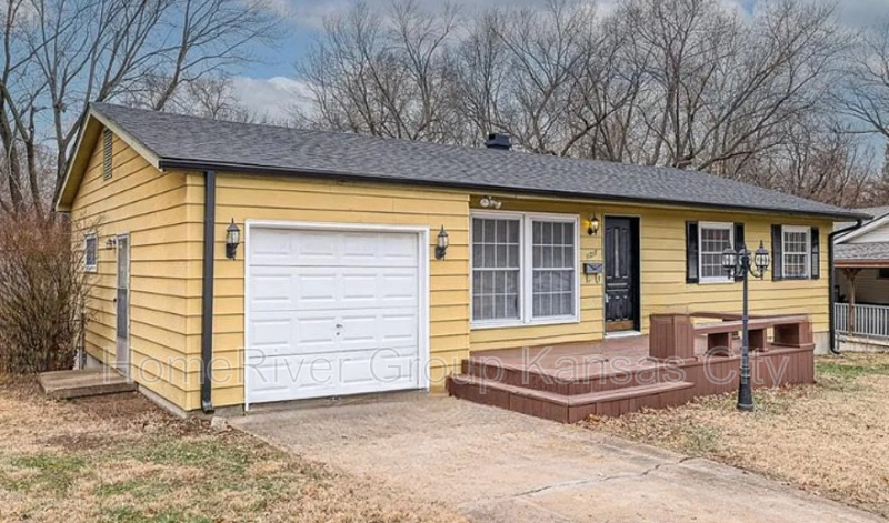 11217 E 32nd Ter S - Photo 2 of 29