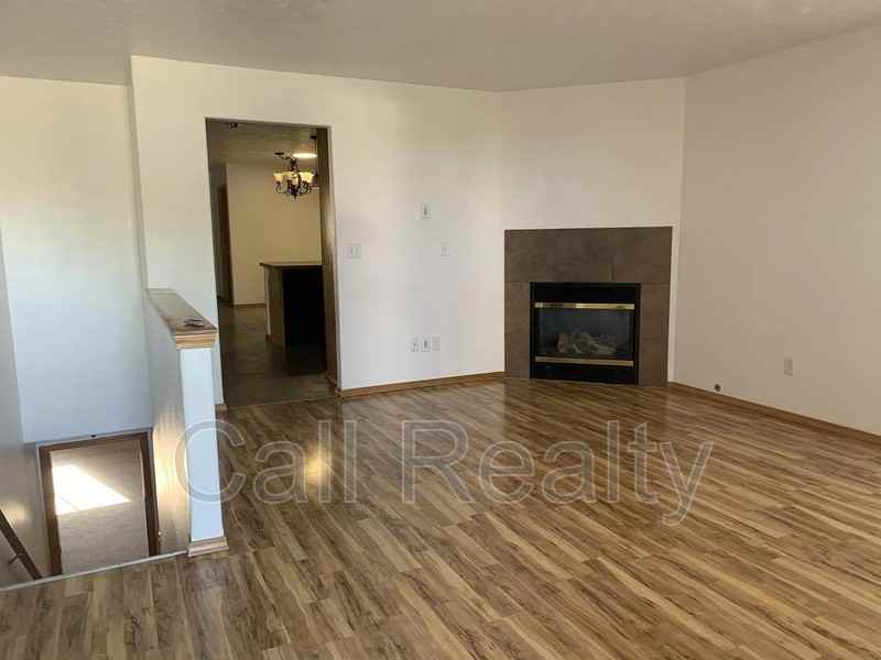 921 S Shelley Lake Ln - Photo 5 of 16